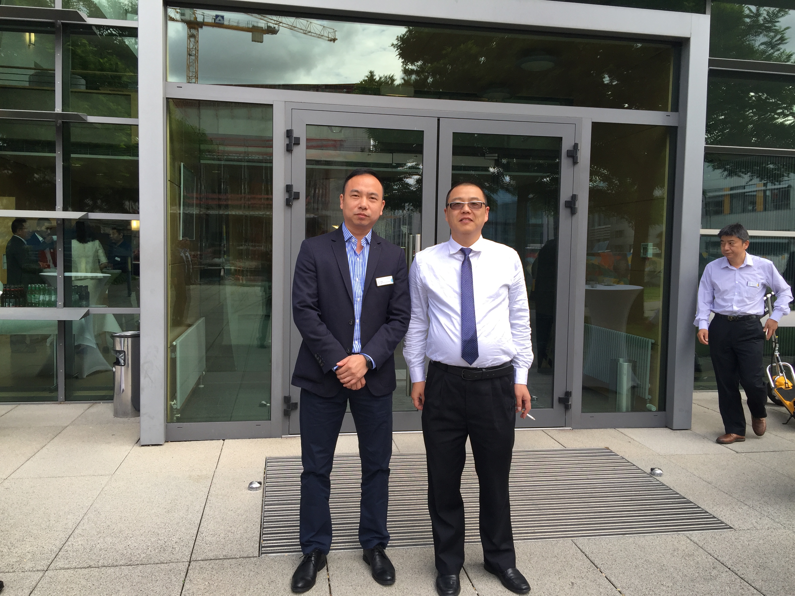 在德國賽多利斯總部前合影